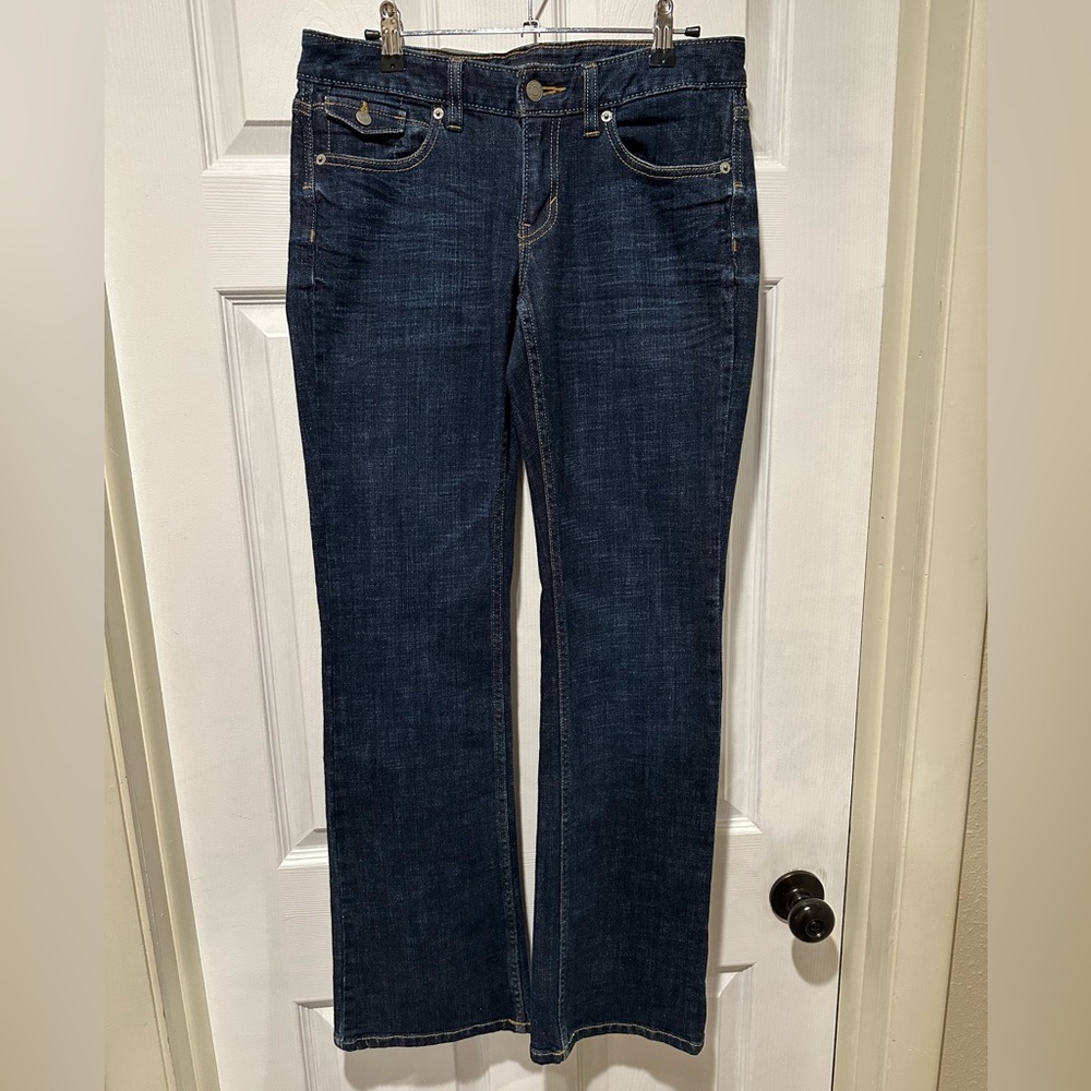 Banana Republic dark blue stretch jeans with a slight flare. Sz 6. EUC, cute!